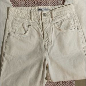 🤍ZARA BUTTON FLY /STRIAGHT LEG DENIM JEANS WOMENS Size 4 Color : White